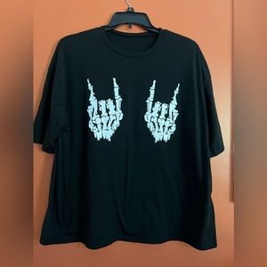 L/XL skull hand shirt
